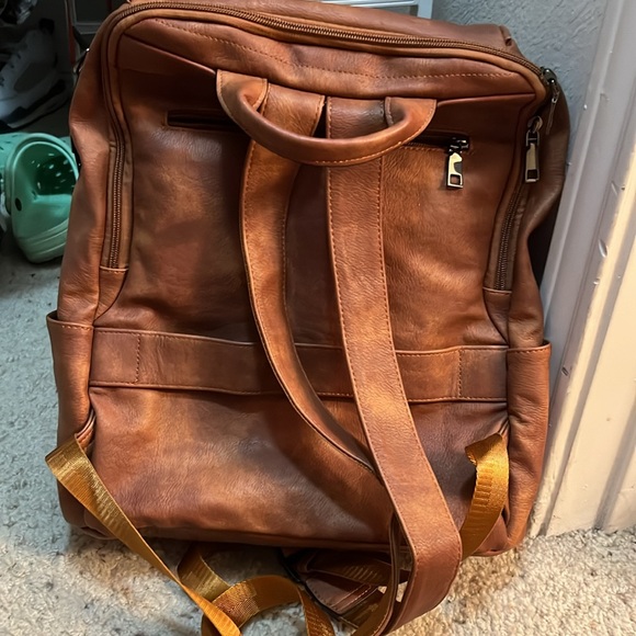 Leather travel backpack - Picture 2 of 2